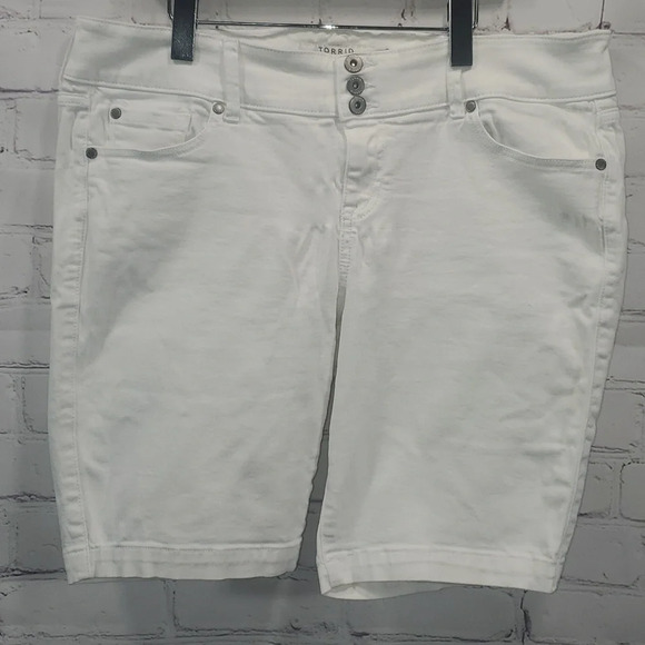 torrid Pants - Torrid White Non-Distressed Jean Shorts Size 16